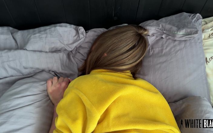 WhiteBlack: Il culo succoso della mia figliastra sul mio fisting, che...