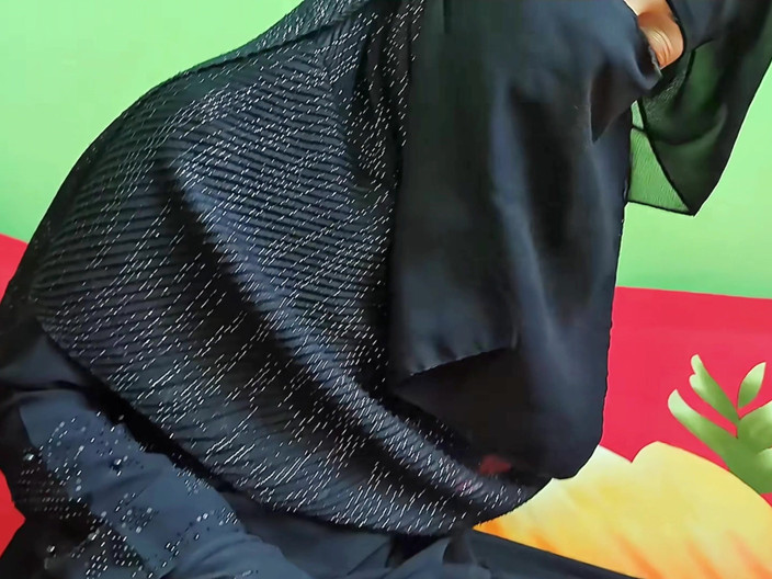 Riya Chowdhury: Awek tunduk seksi mahu berkongkek dengan saya dengan keras