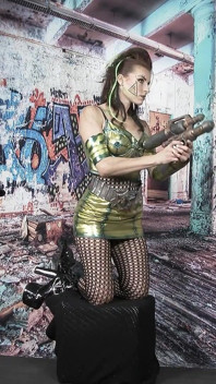 Victoria Daniels - 405 - Photoshoot Backstage