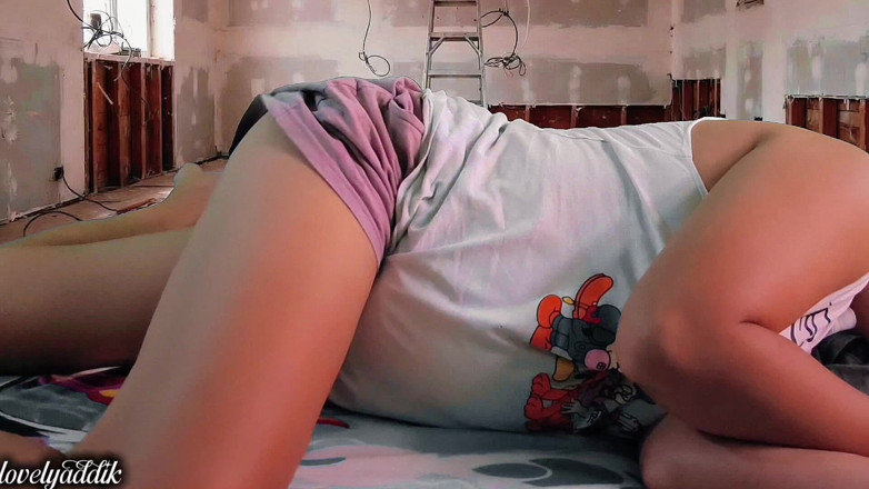 Lovelyaddik: Filipinli orta yaşlı seksi kadın inşaat odasında işçileri bekliyor