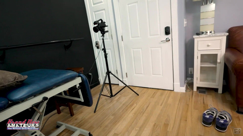 Brand New Amateurs: 음란한 금발의 섹시녀 Logan 레이스 지저분한 딥쓰롯과 파운드 액션!