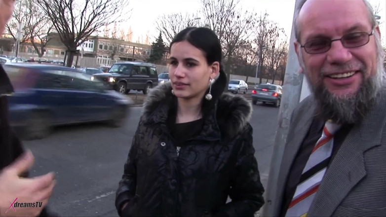 XdreamsTV: U mě doma - vyzvednutí amatérky na autobusové zastávce