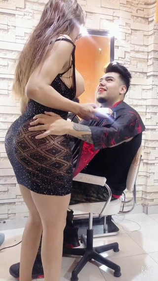Barbietransxxxx: Saçımı kesen bir arkadaşım var ve sonra seksten zevk alıyoruz