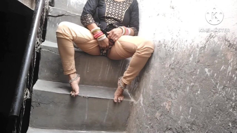 Saxesageth: 非常可爱的性感家庭主妇性感家庭主妇