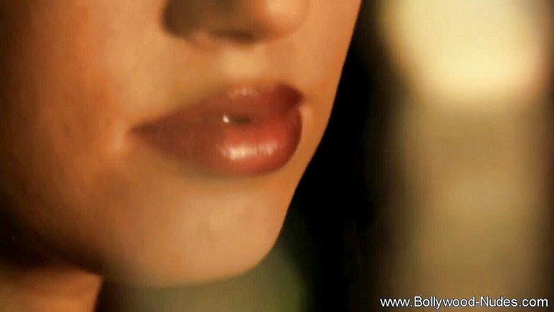 Bollywood Nudes: 私たちのために踊るインドの赤ん坊