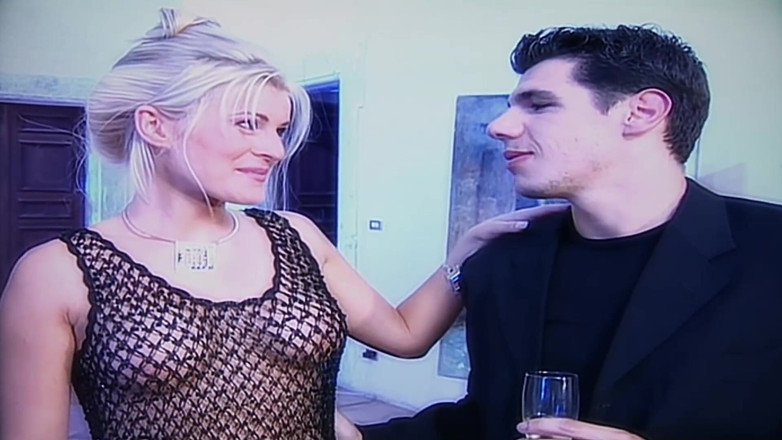 Luxury Porn Channel: Três putas satisfazem quatro paus grandes, um dos quais é um...