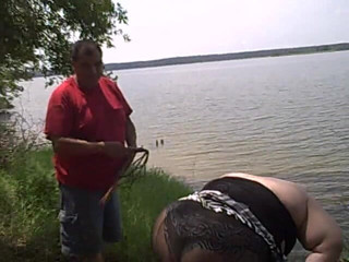 BBW nurse Vicki adventures with friends: Angie Kimber é espancada por lago vestida