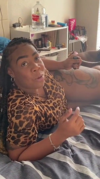 Üvey kız kardeş üvey erkek kardeşini büyük zenci yarağıyla aldatıyor