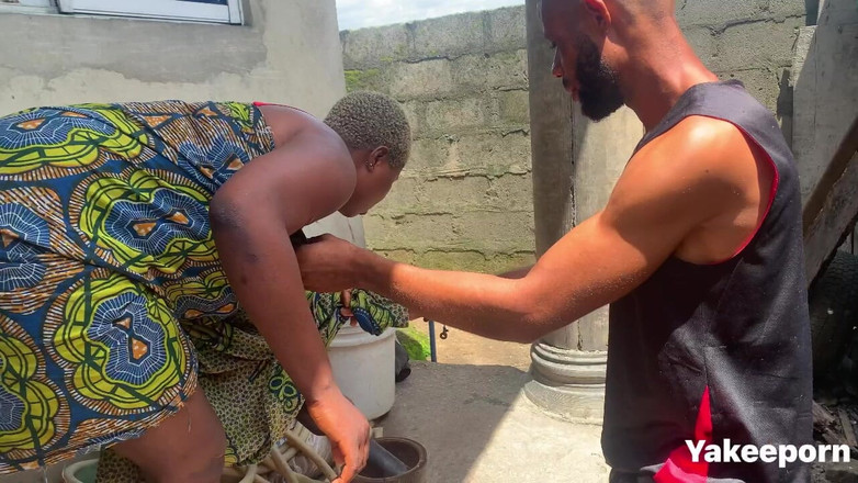 Yakeeporn: Manželka mého souseda mi dala sex v rychlovce