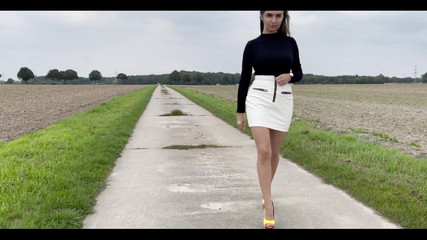 Goddess Lena: Procházka v podpatcích, část 2