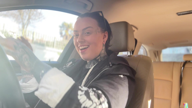 Miss Valentina: Maniaco fetish con le cinture di seduta