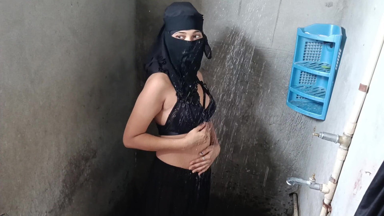 Dearshivani: Muslimisches bhabhi im badezimmer links