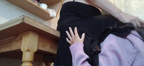 Lesbian-candys: मेरे प्रेमी ने मुझे अपनी मम्मी के साथ पकड़ा, लेकिन उसने हमें सेक्स करते नहीं देखा क्योंकि मैं उसकी स्कर्ट के नीचे था