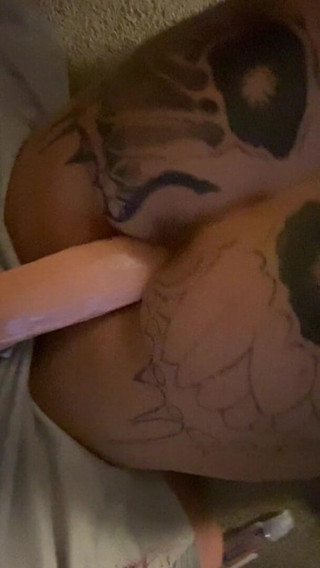 MzKiTTy91: Büyük götlü koca götlü evli kadın sadece bahşiş alıyor