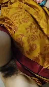 Bhabhi Ji Gadh May Ungli Dal Kar Sex Ka Maza Liya