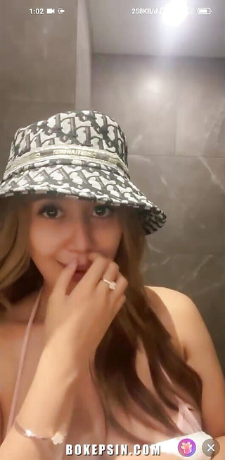 Indoseblay: Hilda कृपया शॉवर लें