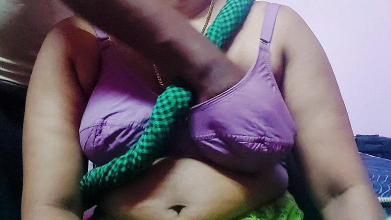 Desi Mohini: Hintli üvey teyze kocasının üvey erkek kardeşiyle seks yapıyor