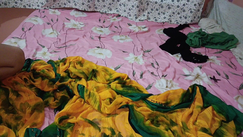 Poonamrandi143: 性感人妻被继兄弟手淫 第2部分