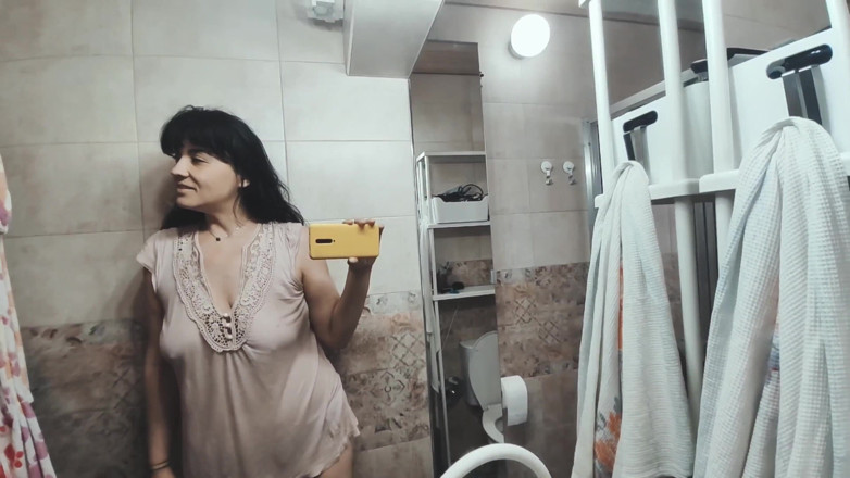 Hairy Homemade Amateur Orgasms: Đi tiểu vào miệng chồng - tôn sùng làm nhục
