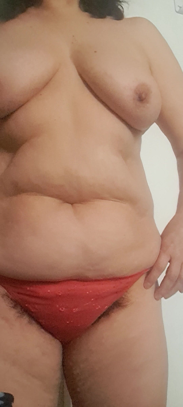 Mommy big hairy pussy: S červenými kalhotkami