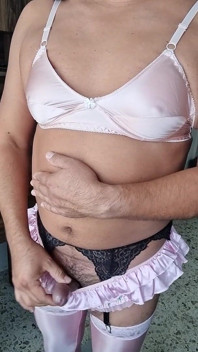 Het modelleren van mijn nieuwe roze lieveheersbeestje panty, sexy ruches en super glanzende panty
