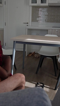 Tuktukpatrol verveelde vrienden delen een grote pik in een trio