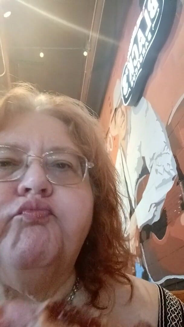 BBW nurse Vicki adventures with friends: Yummy Rib Dinner in Old Bbq Shop