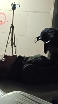 Iniettata in profondità nella fica del capo nel cantiere del capo