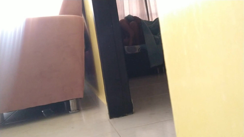 AngyAmazon: Mi cornudo me mira follando con mi vecino por la...