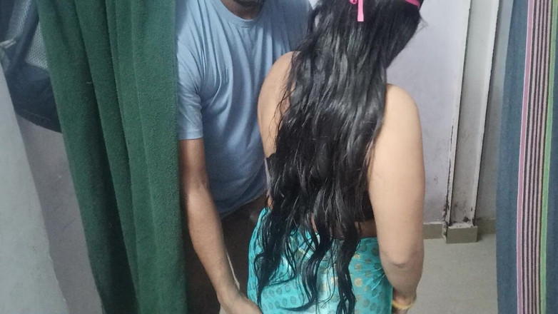 Hindi-Sex: Velká prsa indická milf bhabhi svádí manžela