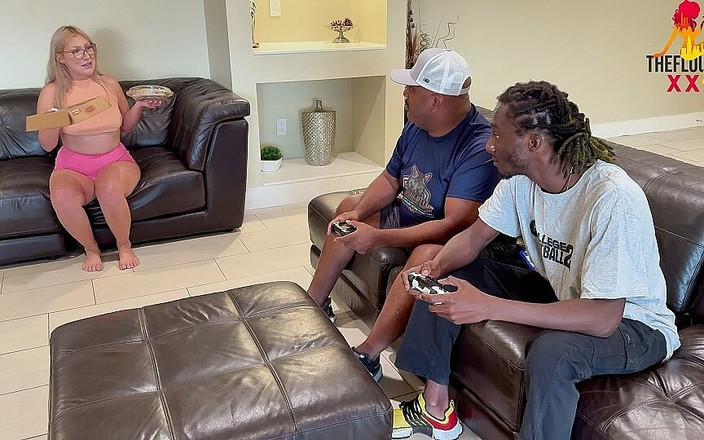 The Flourish XXX: Veronica Cruz stříkající pie dívka dostane trojku s velkým černým pérem