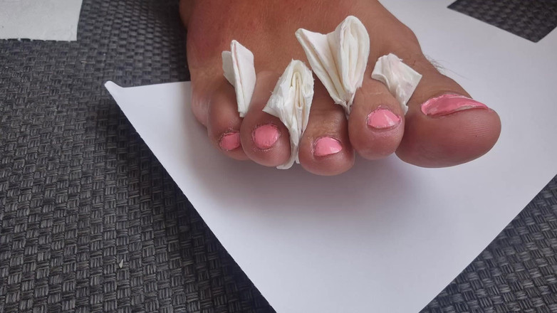 SavageHeater59: Saya menata kuku saya, kaki dan tangan saya dengan warna...