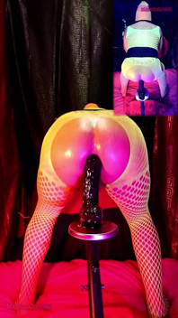 Podskakując Moim Naoliwionym Tyłku, W Żółtej Fluorescencyjnej Bieliźnie 1