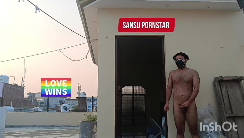 Sansuindia: Indyjski aktor nago na zewnątrz