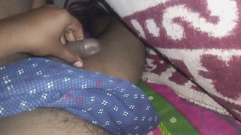 Sweet Indian cock: Indický gay kluk má venkovní masterbate