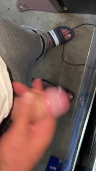 Masturbation dans un garage