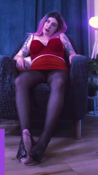 Lady angela nylon footjob sohlen schwarze strumpfhosen tätowierte göttin sperma countdown nylonfüße nylonsohlen