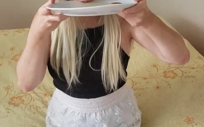 Agnes Swallow: Eating Cookies with Pee