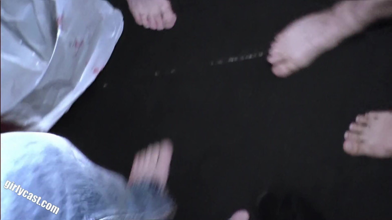 Girlycast: Chuda nastolatka Pia pierwsze kremówka i gangbang bukkake