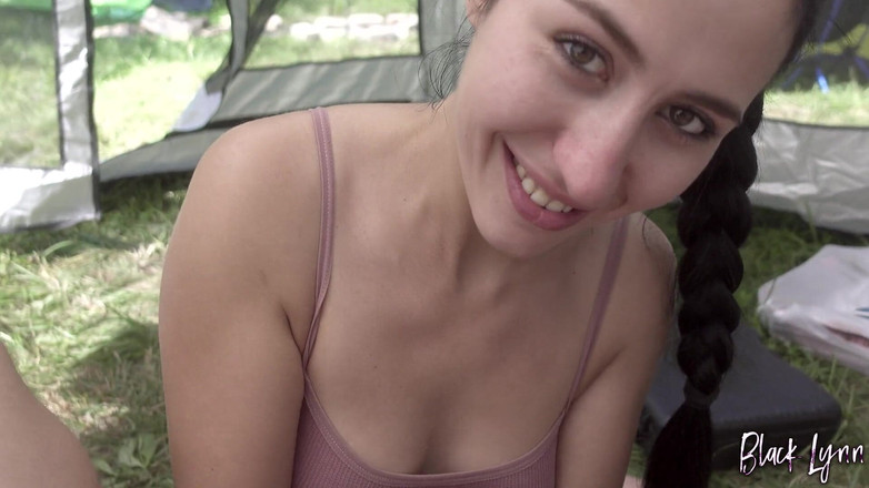 YSP Studio: Riskantní kouření v kempu, zatímco nikdo nevidí