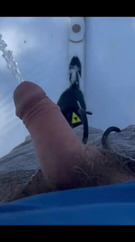 Pissing During a Nordic Ski Session
