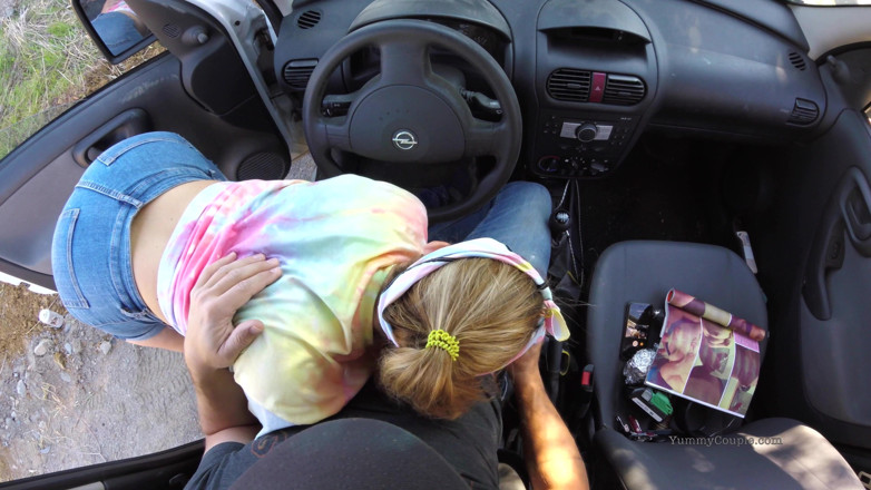 Yummy Couple: Jogger cutie fode carpinteiro no carro em seu almoço