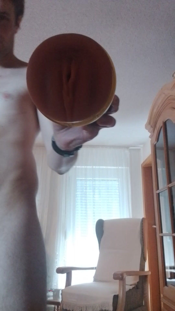 Lukboy92: Masturbarsi nella figa con il mio pene duro e la...