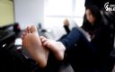 Czech Soles - foot fetish content: Les pieds sexy d&amp;#039;une fille du bureau