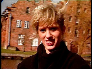 Lucky Cooch: 采访一些金发小妞