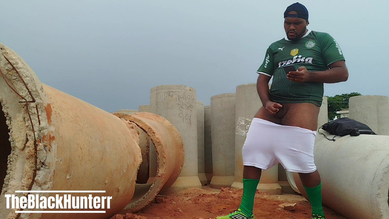 TheBlacKHunterr: खेल से वापस आकर, पसीने से तरबतर मैं उत्साहित हो गया और सहना पड़ा