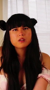 Sürtük trans üvey kız kardeş bakış açısıyla sikişiyor