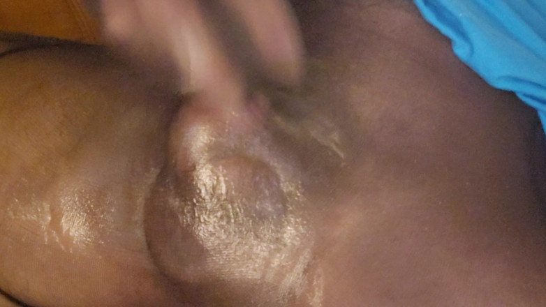 Cire: パンティストッキング越しにチンコをしごく