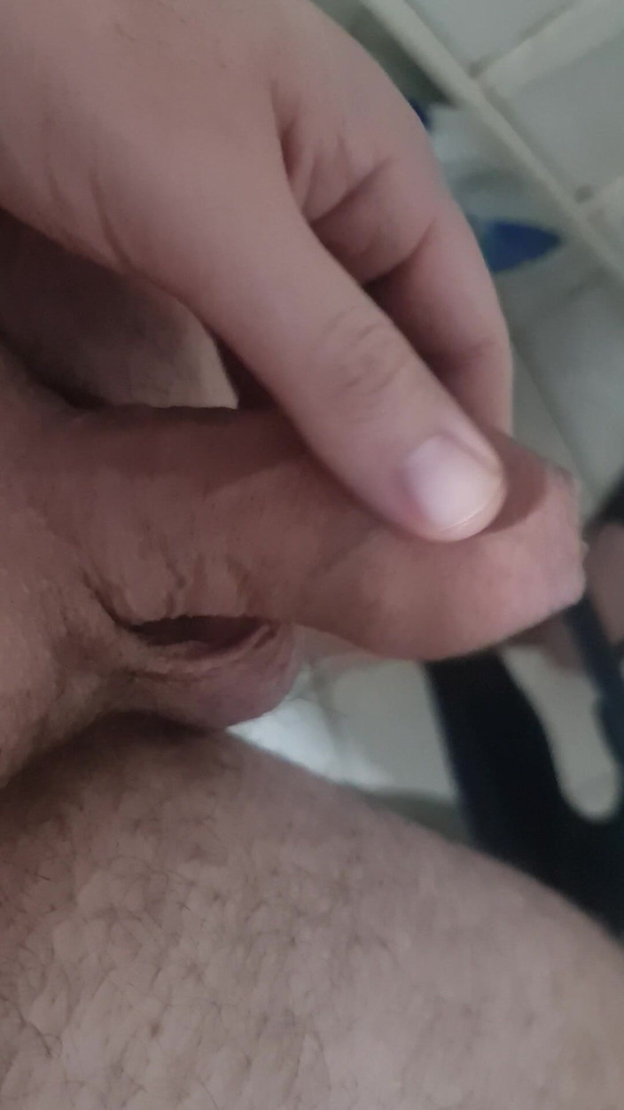 Mirko2589: Saya kencing di bilik mandi
