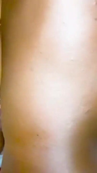La bella moglie si gode il grosso cazzo del marito